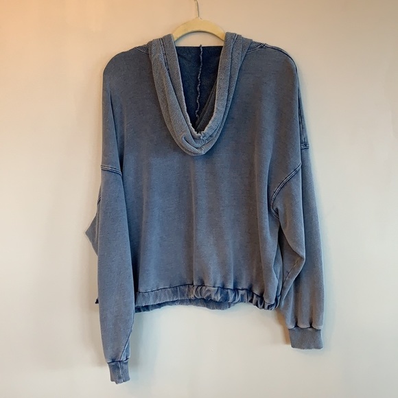 💕HP💕Vintage Havana light denim wash long sleeve hoodie - Picture 6 of 15